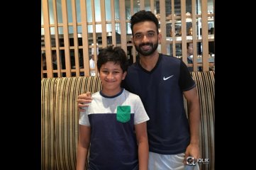 Mahesh Babu Son With Cricketers